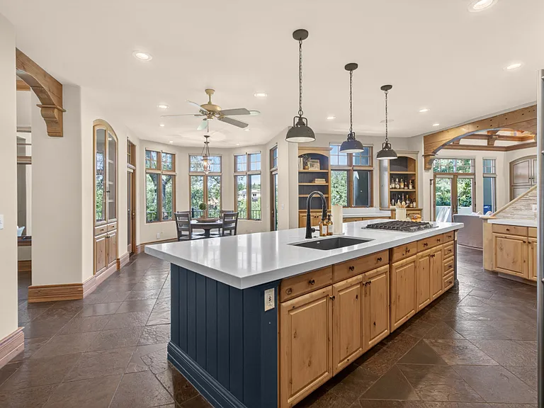 2375 Clubhouse Dr — Photo 31