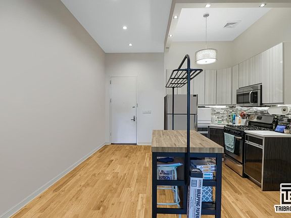 2nd image of 3461 Vernon Blvd APT 2B