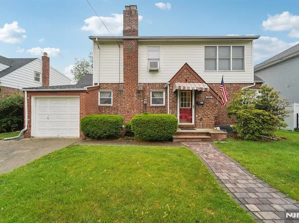608 Fairlawn Pkwy, Saddle Brook, NJ 07663