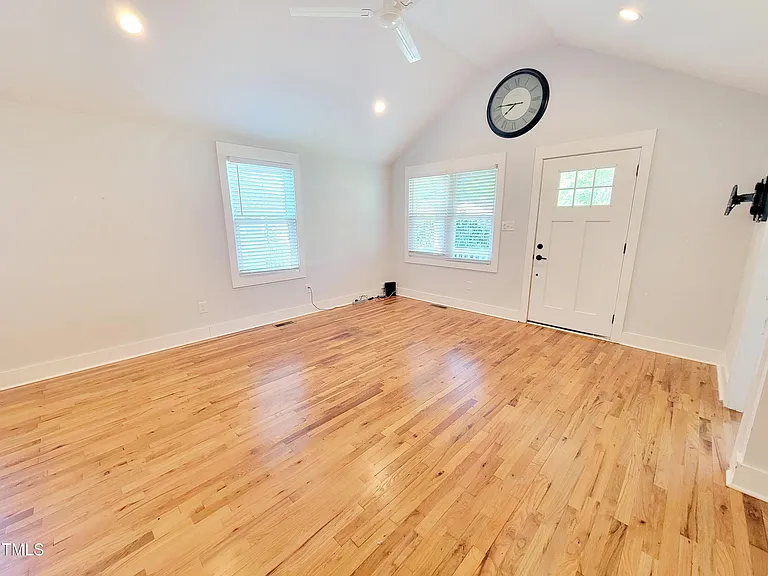 805 Coleman St — Photo 5
