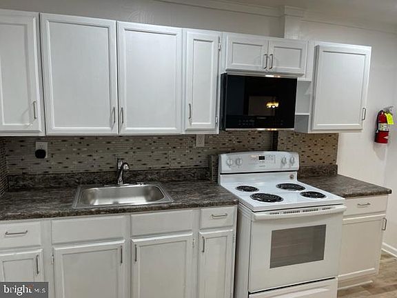 2nd image of 8921-25 Frankford Ave #1