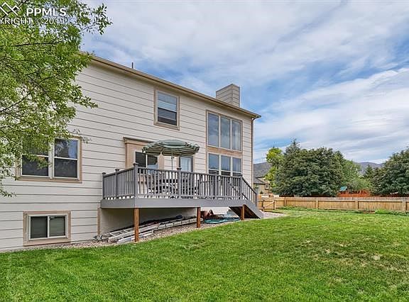Large, fenced backyard with auto sprinkler system