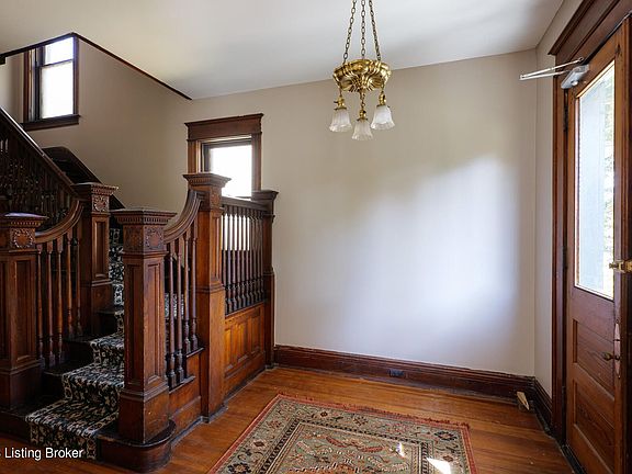 3rd image of 2063 Sherwood Ave #3