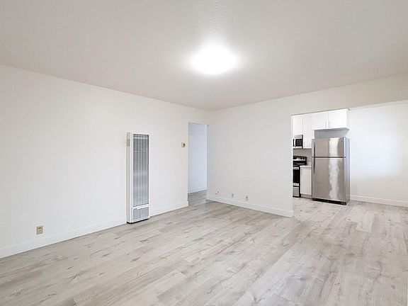 4th image of 2174 Royal Dr APT 3