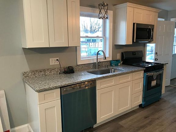 4th image of 179 Sutton Ave