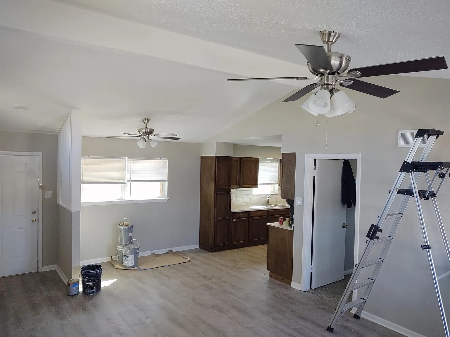 1 bed, 800 sqft, $1,090 — Photo 3