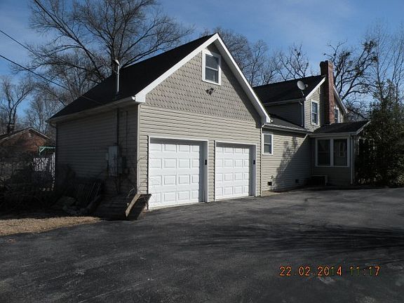 3rd image of 1112 Collins Ln