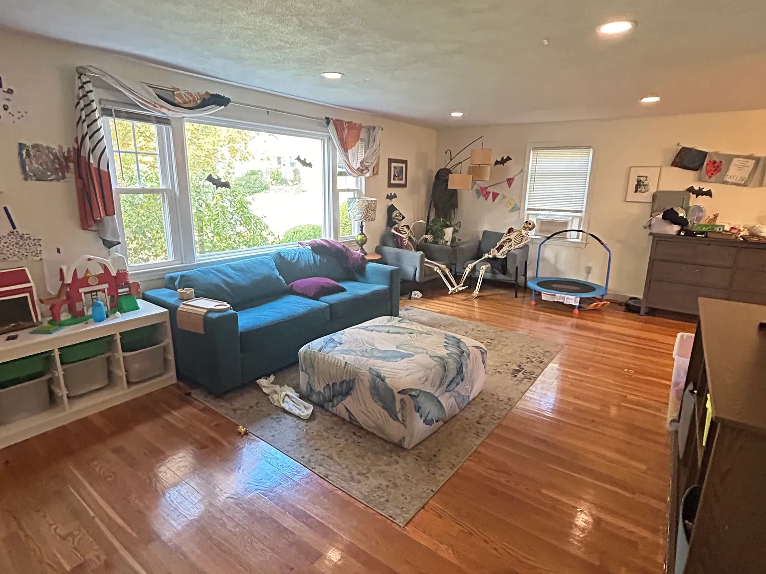 3 bed, 1.5 bath, 1200 sqft, $3,750 — Photo 2