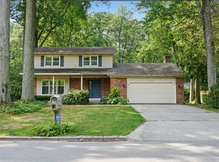 1008 Forest Hills Dr, Holland, MI 49424