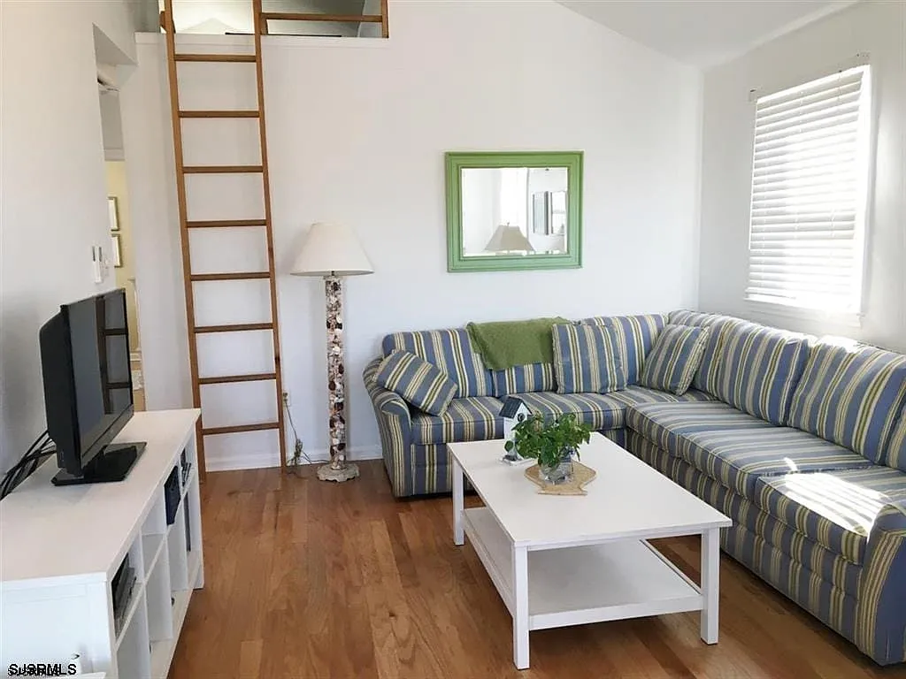 2 bed, 2.0 bath, $1,400 — Photo 3