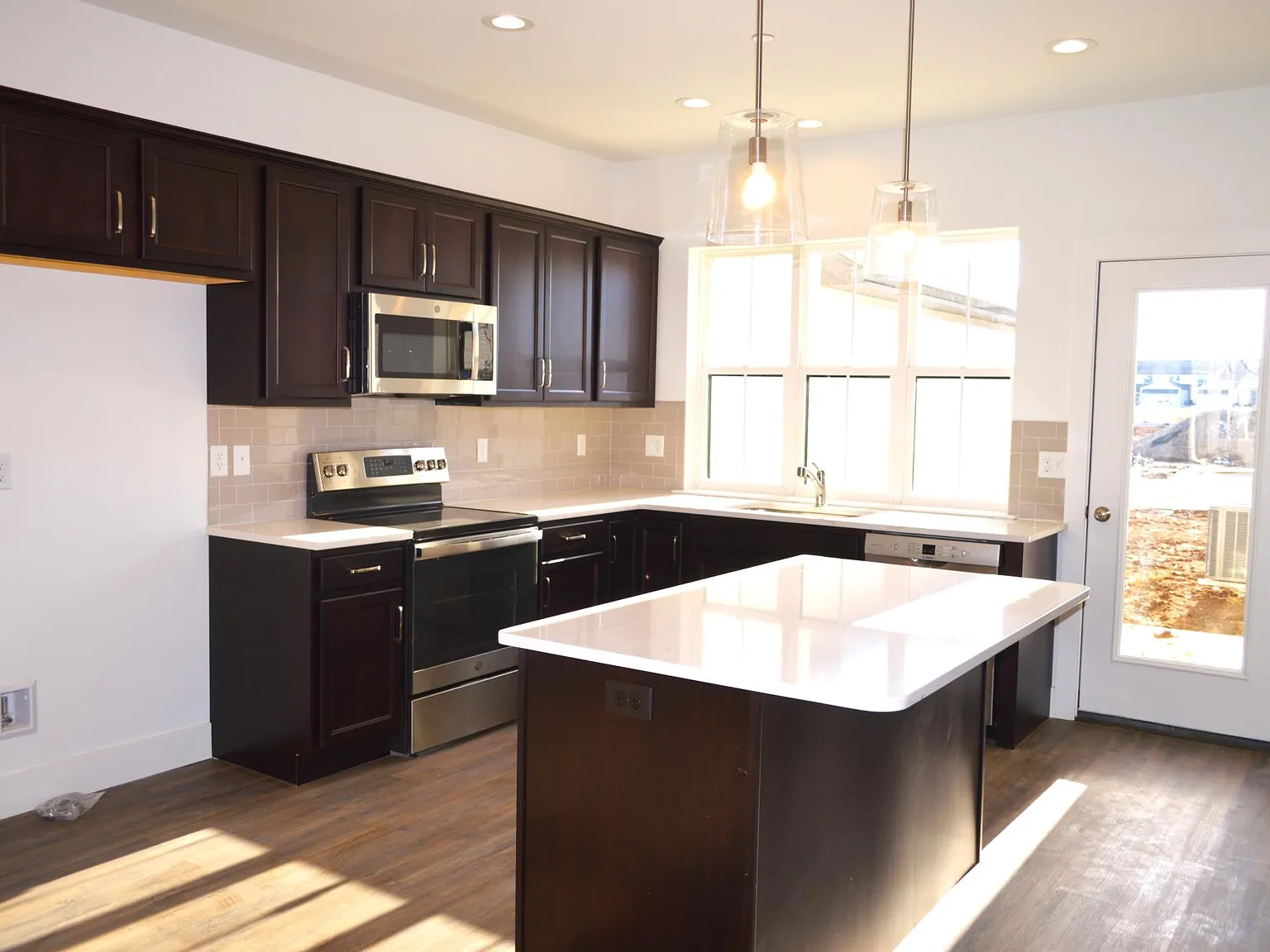 112 Stickley Dr — Photo 3