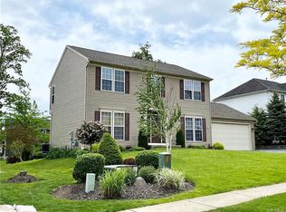 2232 Shadow Ln, Lake View, NY 14085