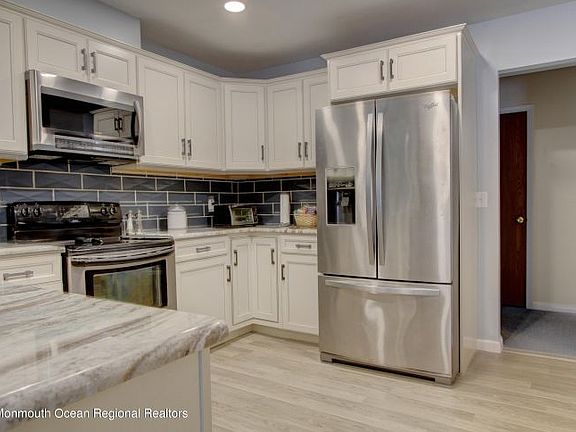 4th image of 37 Easton Dr #61