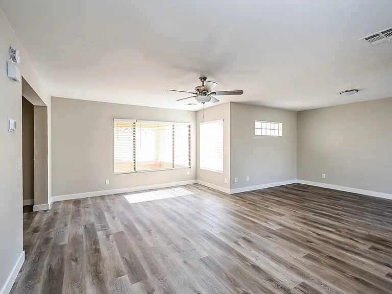 1512 Spreading Oak Dr — Photo 2