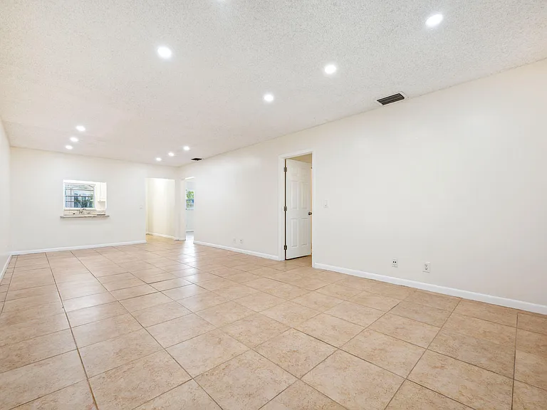 308 Southwind Ct #6 — Photo 7