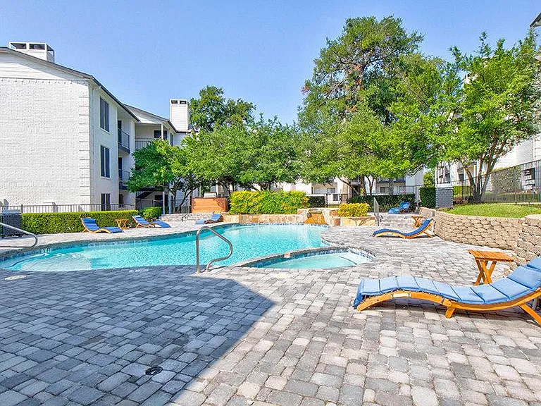 Villas on Rosemeade West — Photo 3