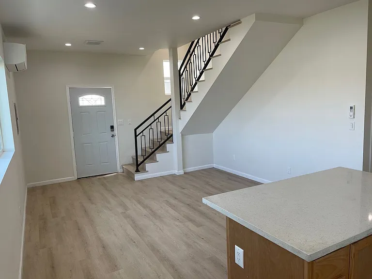 317 1/2 N Alvarado St — Photo 8