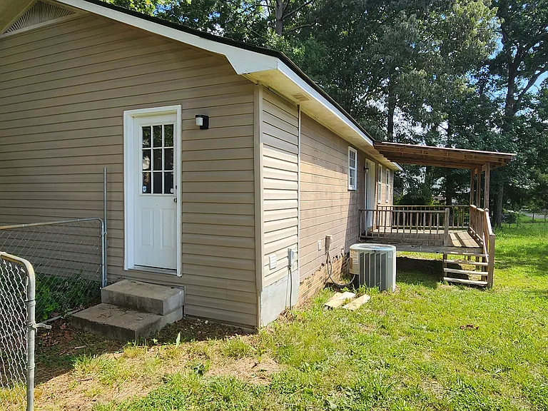 132 Pineview St — Photo 22