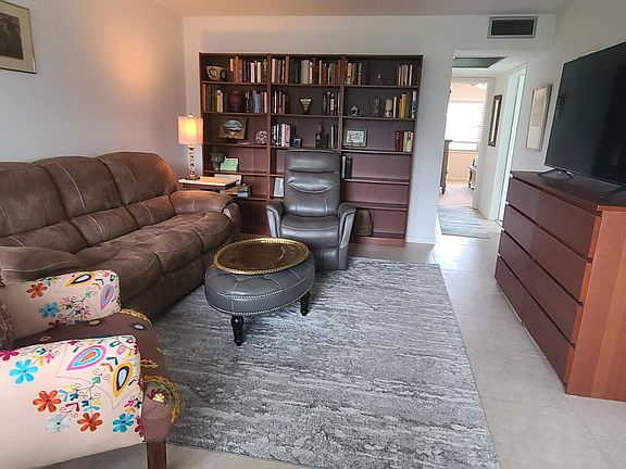 5th image of 270 Suffolk