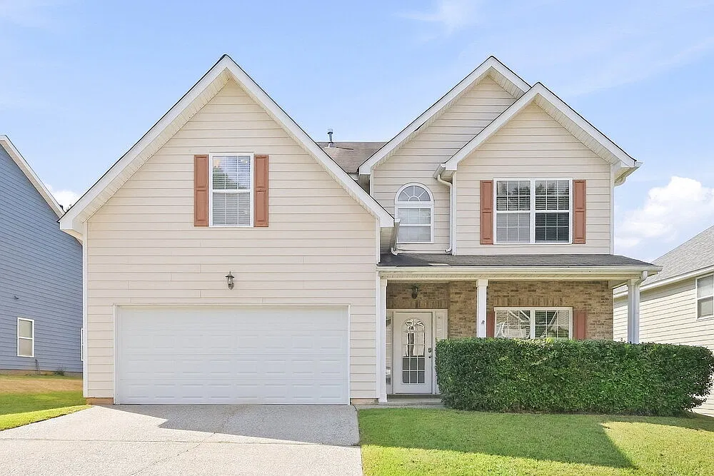 4 bed, 2.5 bath, 2933 sqft, $2,560 — Photo 1