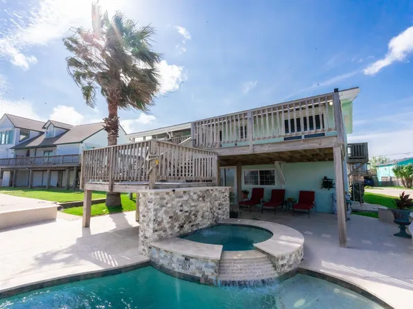 1417 8th St, San Leon, TX 77539
