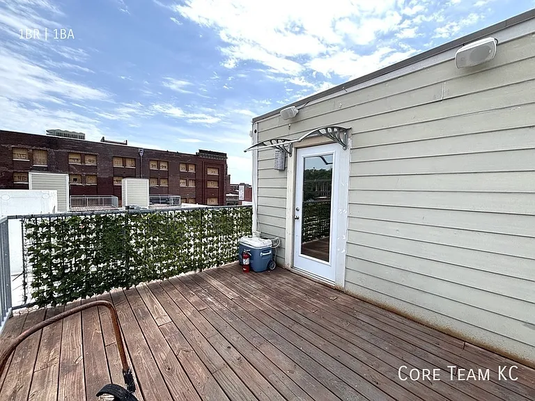 1223 Union Ave #504 — Photo 2
