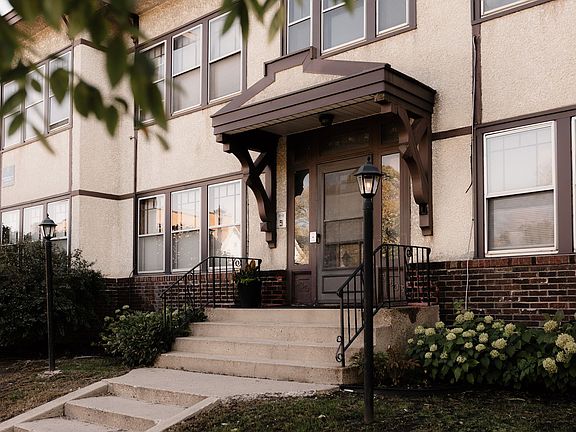 3rd image of 3201 Lyndale Ave S APT 1