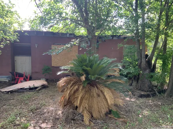 608 Franklin, Nixon, TX 78140