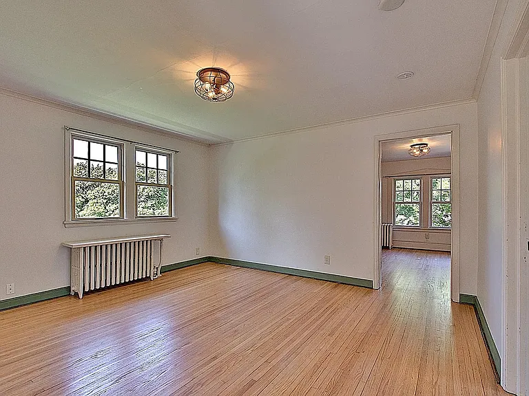 1698 Ross Ave — Photo 4
