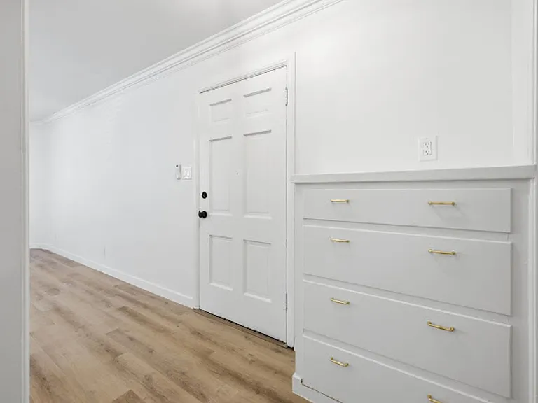 717 E Medio St — Photo 10