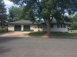 817 Valley View Dr, River Falls, WI 54022