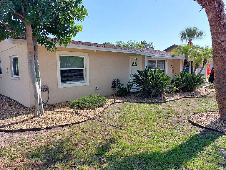 1541 Crest Dr — Photo 27