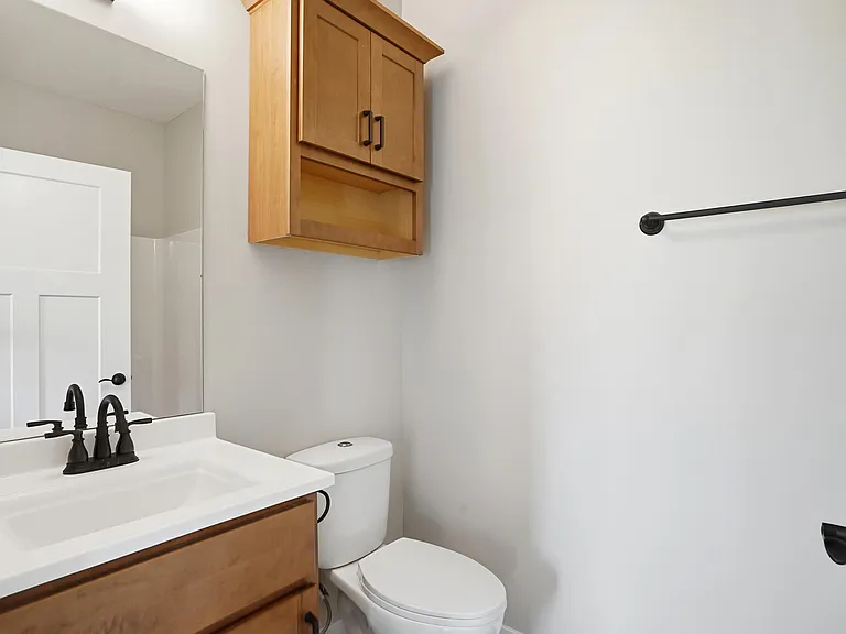1048 Stonehaven Dr — Photo 16