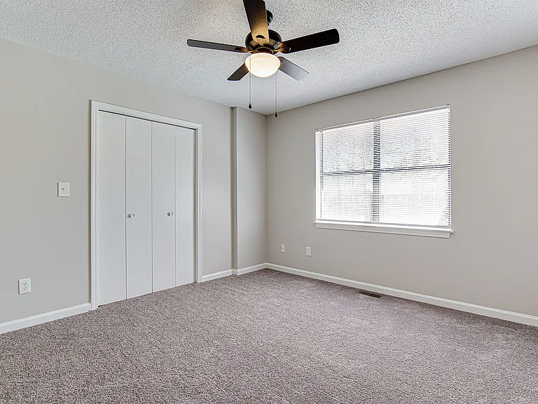 Salem Glen — Photo 19