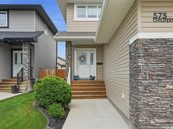 3rd image of 575 Childers CRESCENT
