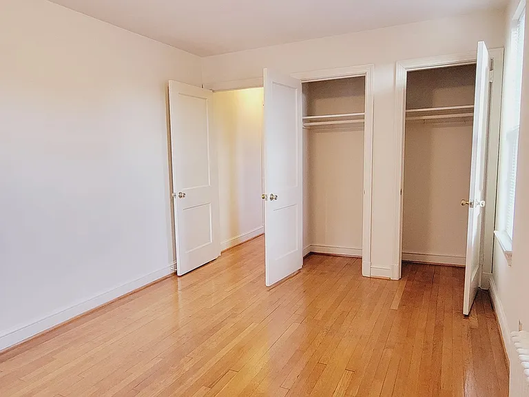 Wakefield Manor Apartments — Photo 8