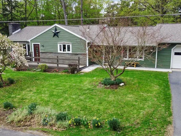 49 Westside Drive, Ballston Lake, NY 12019