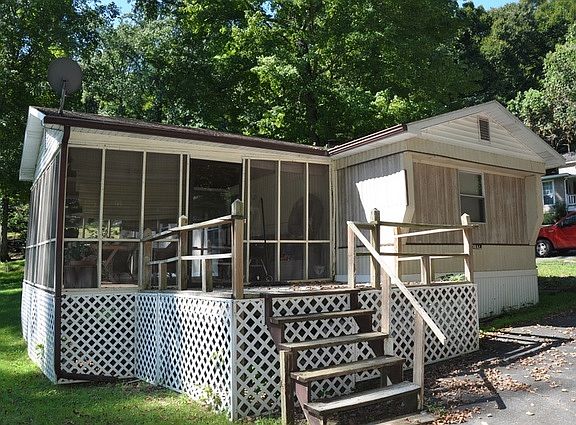 Screened in porch