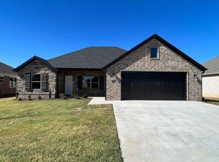 1035 Fair Oaks St, Tontitown, AR 72762