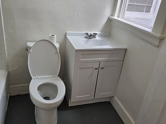 3rd image of 880 Bush St #415