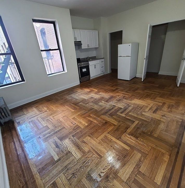 2nd image of 87-40 Elmhurst Ave #Four9