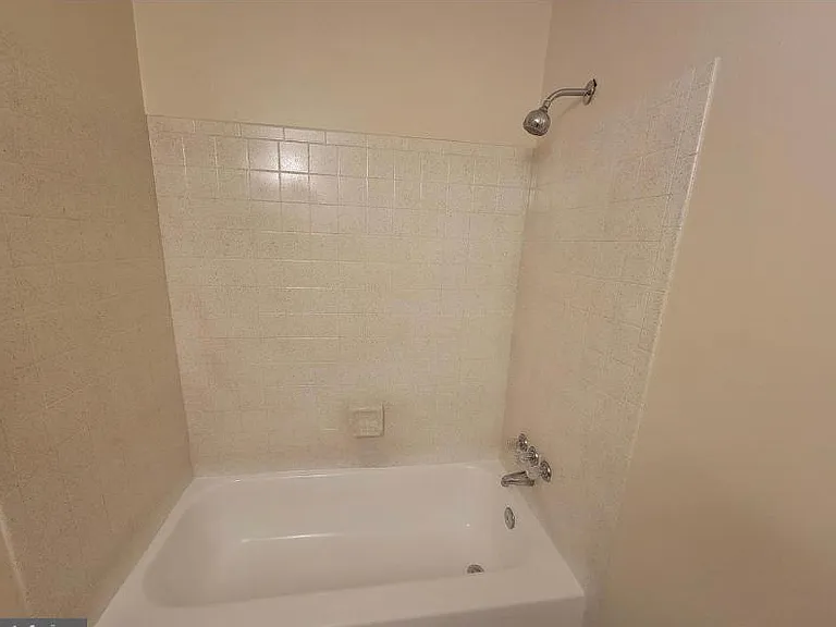 10206 Prince Pl — Photo 3