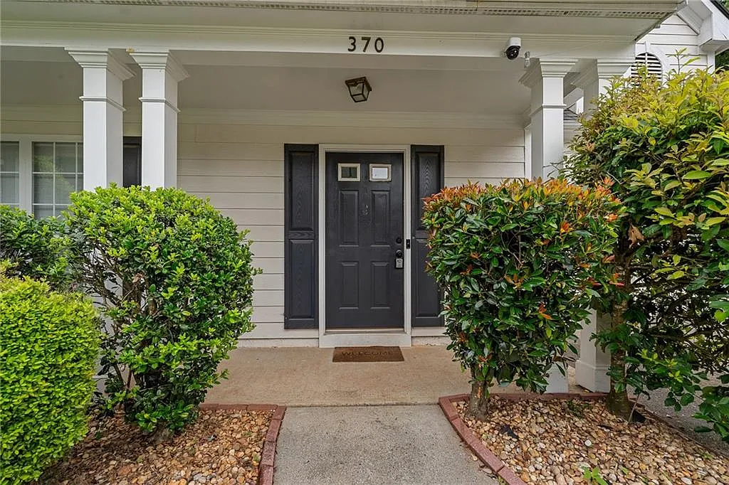 3 bed, 2.5 bath, 1951 sqft, $2,400 — Photo 4