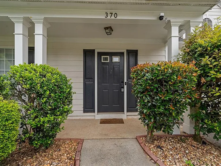 370 Manor Glen Dr — Photo 4