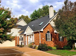 7423 Woodlawn Colonial Ln, Saint Louis, MO 63119