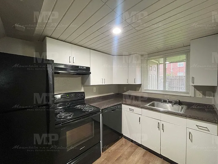 1201 Montgomery St — Photo 4