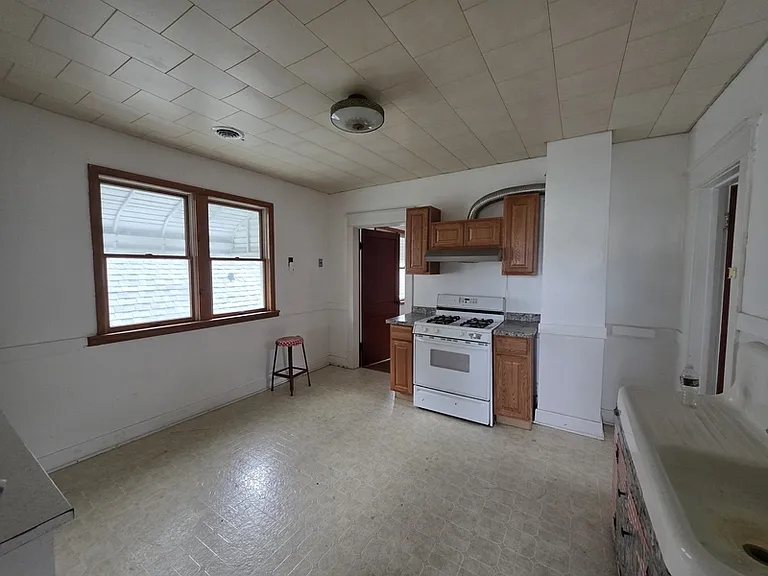 325 Barnard St #2 — Photo 11