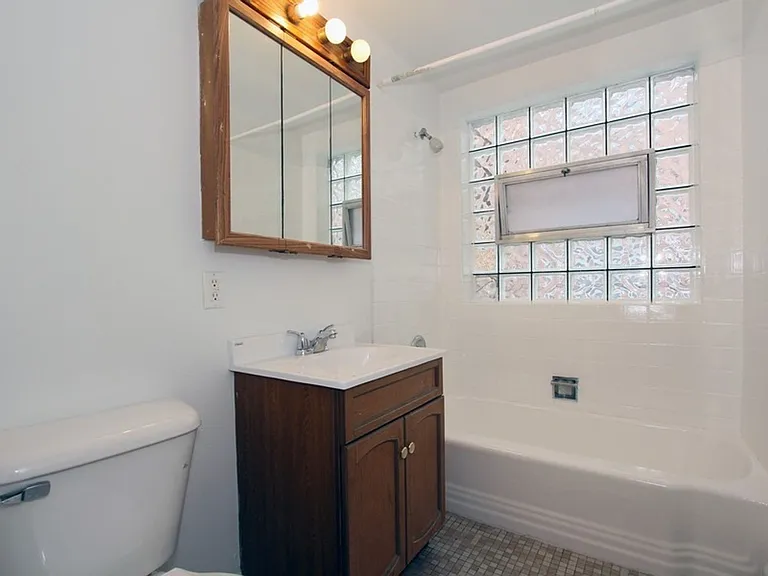 6743 S Oglesby — Photo 1