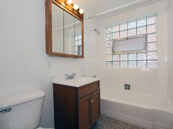 6743 S Oglesby Chicago, IL 60649