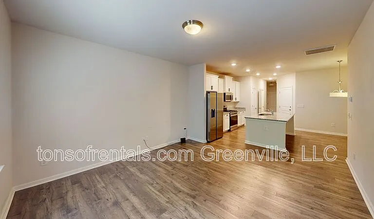 312 Highline Trl — Photo 2